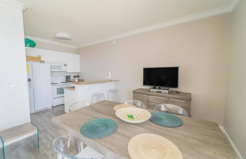 Long Beach Condo | 1Br 2Ba On 17Th Floor @ The Twin Palms!