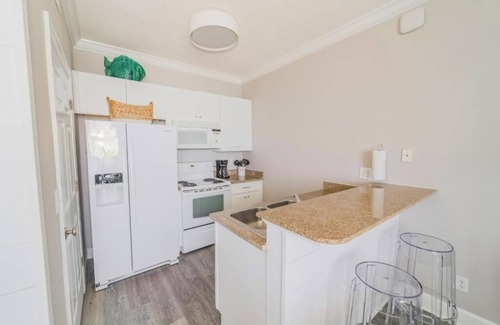 Long Beach Condo | 1Br 2Ba On 17Th Floor @ The Twin Palms!