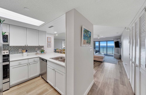 Lower Grand Lagoon Condo | 1BR 2BA With Beach Chairs @ The Commodore on the East End of PCB!