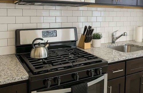 Rogers Park Apartment | 1BR Apartment in Rogers Park