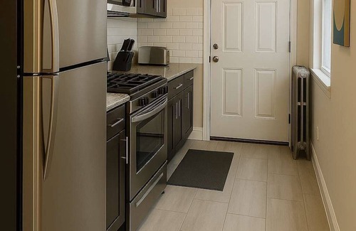 Rogers Park Apartment | 1BR Apartment in Rogers Park