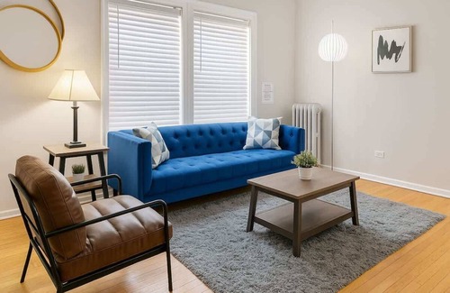 Rogers Park Apartment | 1BR Apartment in Rogers Park