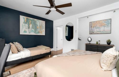 Brockton Village House | 1BR Apartment Near Queen West