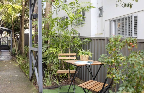 Bondi Beach Apartment | 1BR Apartment with Private Entrance at Bondi Beach