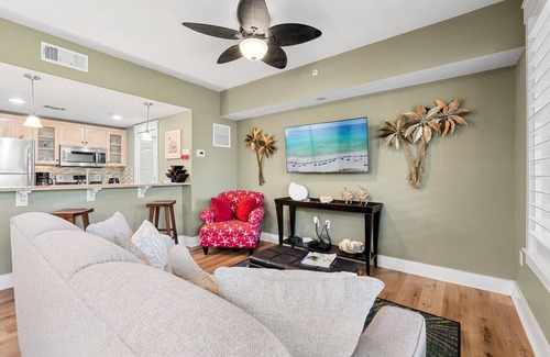 Baytowne Wharf Condo | 1BR Baytowne Condo w/GOLF CART! Walk to Wharf, Near Beach, Pool/Hot Tub, Tram