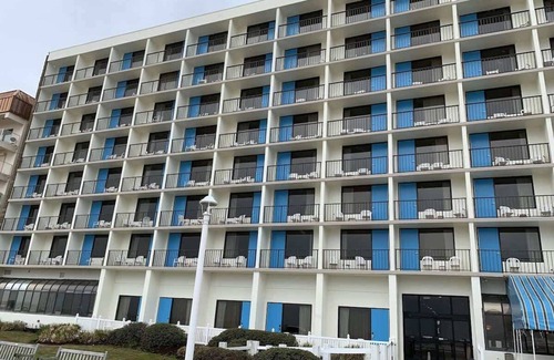 Northeast Virginia Beach Condo | 1BR Beach Access/Private Balcony/Indoor Pool