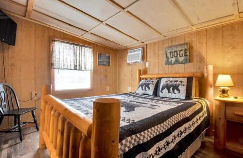 Gatlinburg - Pigeon Forge Other | 1BR Cabin in the Smokies Close to Gatlinburg