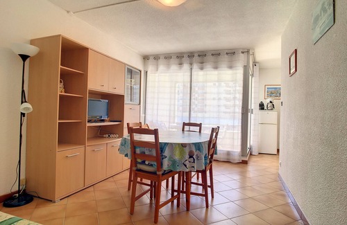 Carnon-Plage Apartment | 1BR Cabine with Parking, Washer, Dishwasher, TV