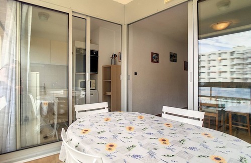 Carnon-Plage Apartment | 1BR Cabine with Parking, Washer, Dishwasher, TV
