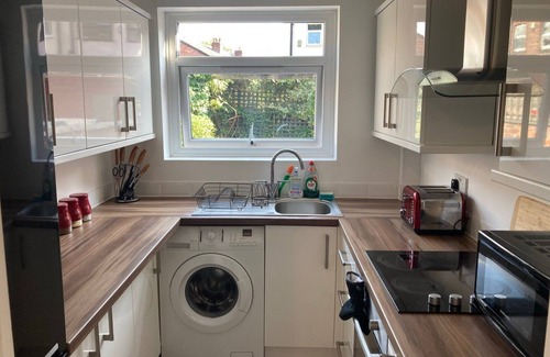 Cheadle Apartment | 1BR Cheadle Village House, Close to the Airport