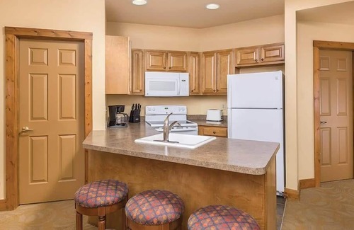 Hanover Condo | 1br Condo Golfing in Beautiful Galena