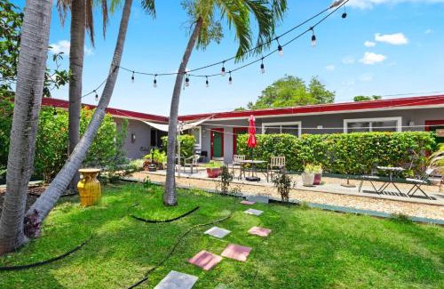 Downtown Hollywood Apartment | 1BR Condo w Parking Pet Friendly BBQ Area