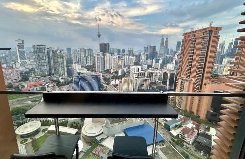 Pudu Apartment | 1BR condo with Amazing KLCC View & Infinity Pool at Lalaport Bukit Bintang