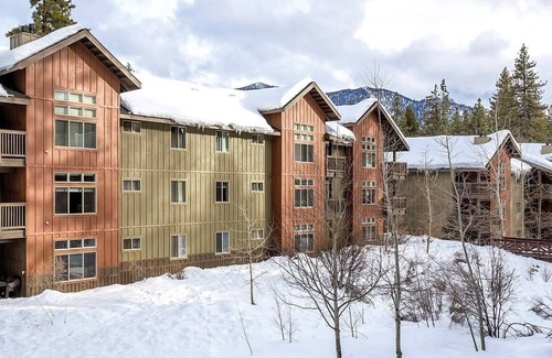 Round Hill Village Condo | 1br Deluxe Condo w/Tahoe Skiing