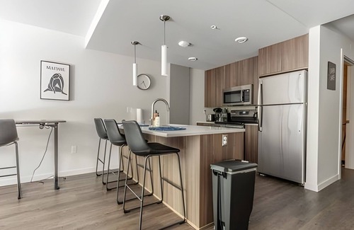West Bellevue Apartment | 1BR+Den | Gym, Lounge | Bellevue | Sophari C