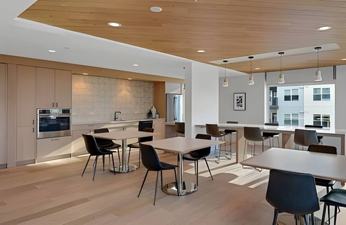 West Bellevue Apartment | 1BR+Den | Gym, Lounge | Bellevue | Sophari C