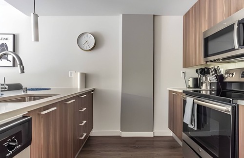 West Bellevue Apartment | 1BR+Den | Gym, Lounge | Bellevue | Sophari C