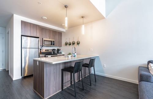 West Bellevue Apartment | 1BR + Den | Gym, Rooftop | Bellevue | Sophari C