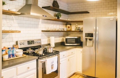 Charlotte House | 1BR Family stay/Long Stays Welcome/FREE AIRPORT PICK UP/Car available