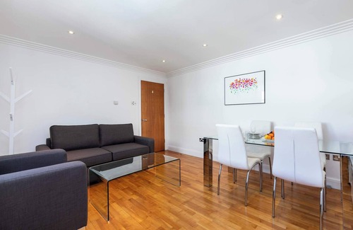 Covent Garden Apartment | 1BR Flat by Covent Garden - Charing Cross Area