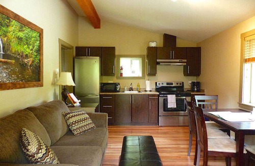 Port Renfrew Cottage | 1BR - Garden View - Hot Tub