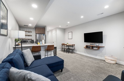 Villa Park Apartment | 1BR Getaway · Broncos, Light Rail, Red Rocks