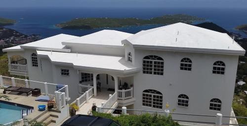 Estate Contant Apartment | 1BR Getaway with Breathtaking Views and King Bed