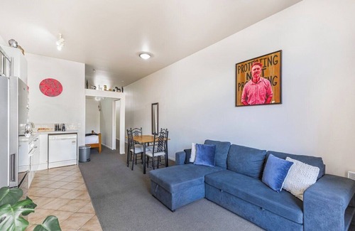 Grey Lynn Apartment | 1BR Grey Lynn Haven+Parking, Balcony Zodiak Stays