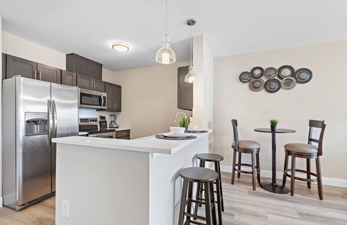 Ampere Apartment | 1BR King★Newark★20 min NYC*Parking Incl.