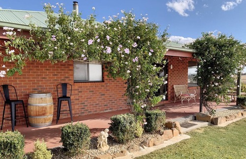Mia Mia Villa | 1BR Mia Mia Vistas-Wine Country Retreat with Spa, Fire Pit & Country Vistas