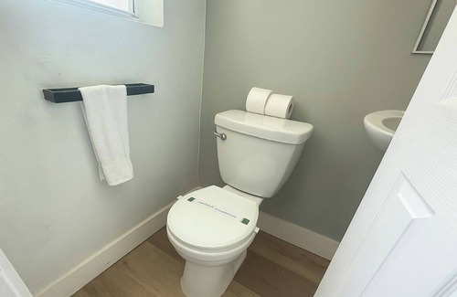 North Beach Apartment | 1BR Near Dania Beach Walk to Ocean