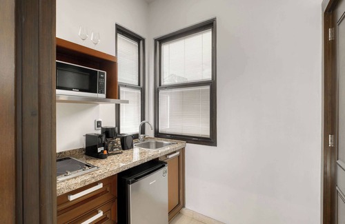 La Paz Apartment | 1BR Ocean View & Private Balcony at Vistamar