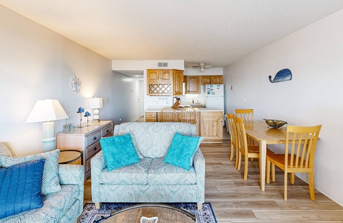 Duck Condo | 1BR Oceanfront condo with a pool and tennis court