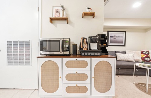 Park View Apartment | 1BR Queen Suite w/Parking & Fast Fiber Internet