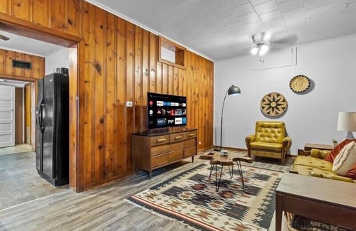 Des Moines Apartment | 1BR Residence With Vast Backyard