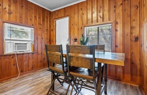 Des Moines Apartment | 1BR Residence With Vast Backyard
