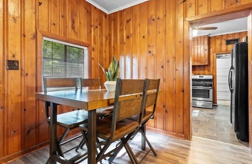 Des Moines Apartment | 1BR Residence With Vast Backyard
