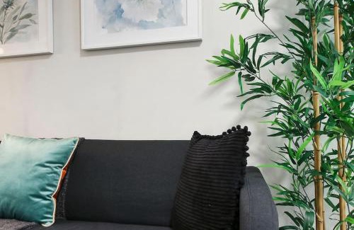 Ravenswood Manor Apartment | 1BR Serene and Cozy Chicago Apartment - Manor 2