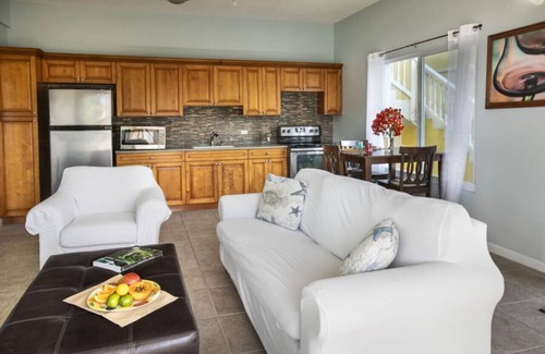 Estate Peterborg Cottage | 1BR suite with amazing views and only 5 min from Magen's Bay!