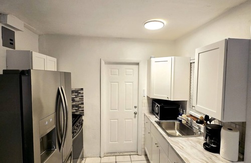 Lake Ridge Apartment | 1BR Traveler Favorite Walk to Beach