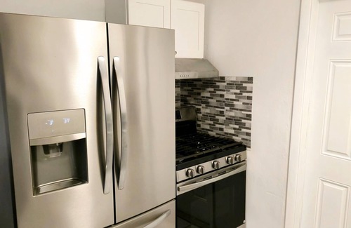 Lake Ridge Apartment | 1BR Traveler Favorite Walk to Beach