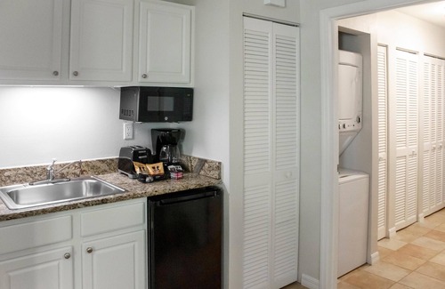 Kissimmee Condo | 1BR w/WiFi, Lake Access, Resort Pool, Only 3 Miles From Disney!