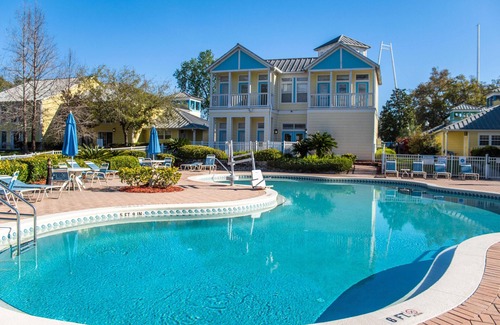 Kissimmee Condo | 1BR w/WiFi, Lake Access, Resort Pool, Only 3 Miles From Disney!