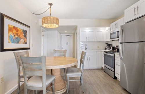 Lower Matecumbe Beach Condo | 1BR with Den, Living Room, Kitchen: Marina and Beach Access