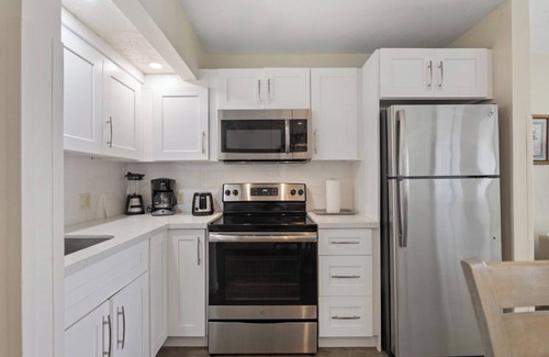 Lower Matecumbe Beach Condo | 1BR with Den, Living Room, Kitchen: Marina and Beach Access