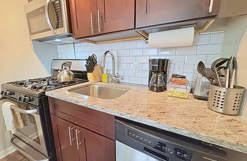 Hyde Park Apartment | 1BR with Spacious Feel & Comfort