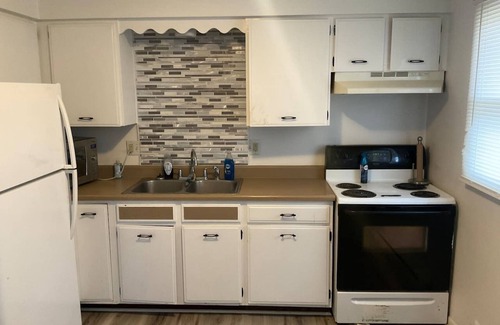 Marion House | 1BR Work Base, WiFi + Laundry
