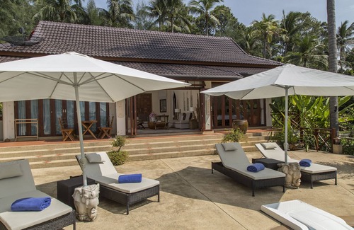 Thong Krut Villa | 1BRM Beachfront Villa with pool & garden
