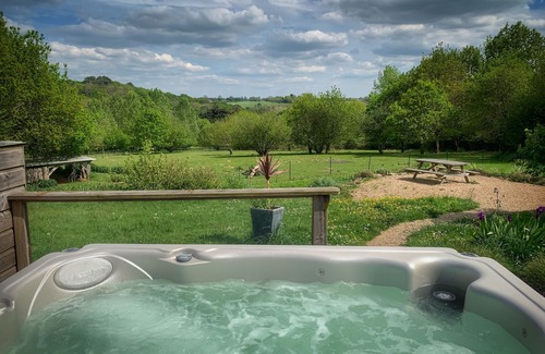 Treduder Cottage | 1km from the beaches, House with Jacuzzi in very quiet garden, beautiful view