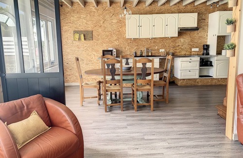 Lingreville House | 1km Plages, Maison Avec Cour, Hameau Calme